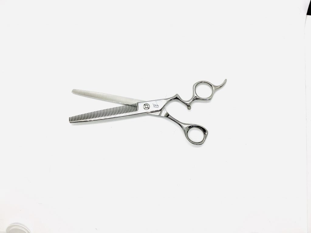 example-thinner-scissor